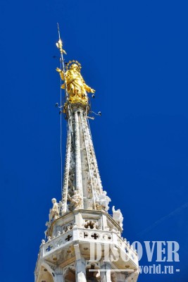 Золотая Мадонна на вершине собора...