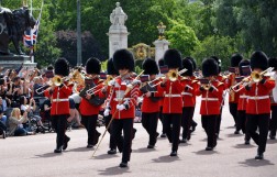 Смена караула у Букингемского дворца
