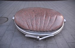 Памятник кошельку в Краснодаре