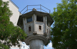 Сторожевая башня ГДР в Берлине