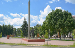 Скульптура "Подольск — город рабочего класса"