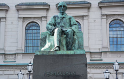 Памятник Йохану Вильгельму Снелльману, Хельсинки