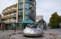 Скульптура «Морской конёк» в Алуште
