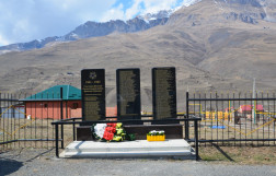 Мемориальный комплекс представителям фамилии Гуриевых