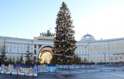 Новогодняя елка в Санкт-Петербурге на Дворцовой площади