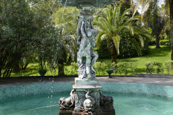 Фонтан "Амуры" в  Дендрарии Сочи