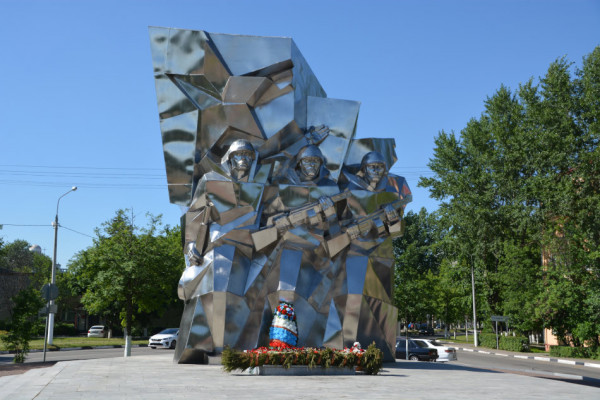 Памятник подольским курсантам