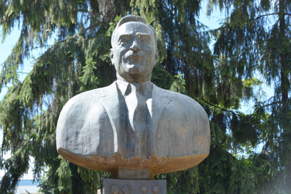 Памятник Воронину в Калуге