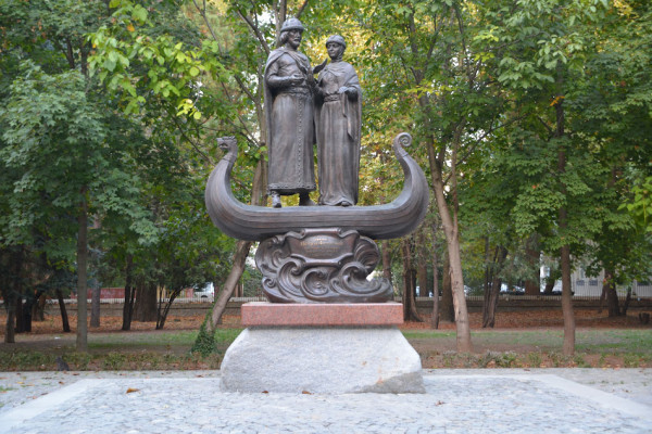 Памятник Петру и Февронии