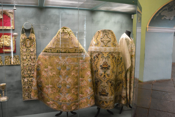 Экспозиция "Сокровища Ростовского кремля"