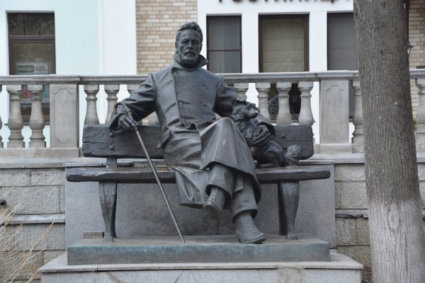 Памятник А. П. Чехову в Звенигороде