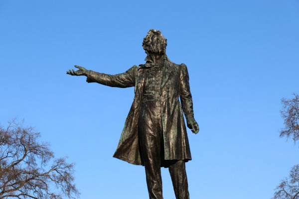 Памятник А. С. Пушкину на площади Искусств в Санкт-Петербурге