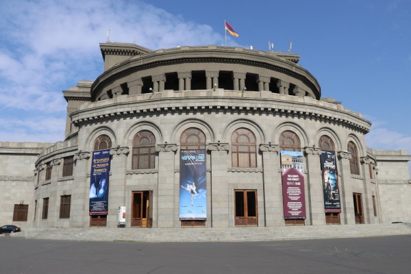 Национальный академический театр оперы и балета имени Александра Спендиаряна