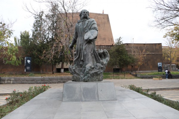 Памятник Ивану Айвазовскому в Ереване