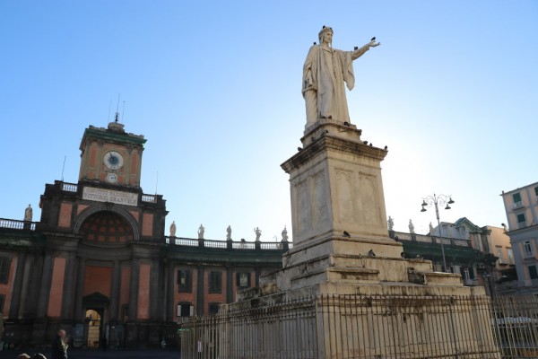Площадь Данте в Неаполе